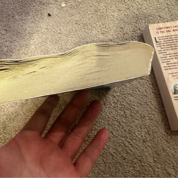 Colleen Hoover Book Set – It Ends With Us & It Starts With Us (Paperback Bundle) - Picture 6 of 7